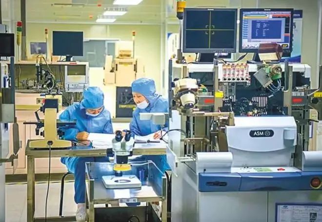 外媒：2025年中国大陆半导体设备国产化率达50%，不再依赖美国