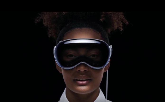 苹果推出其首个空间计算设备：Apple Vision Pro