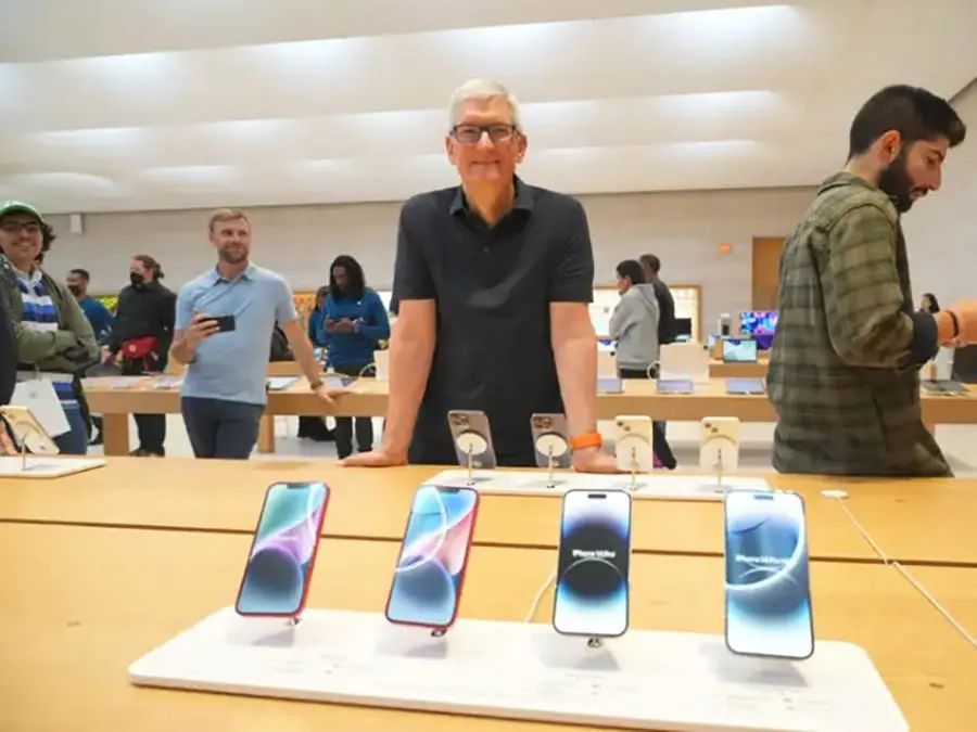 iPhone15被华为打趴下？库克：不好意思，销量又涨了，利润又多了