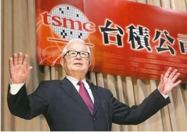 美国陷阱：特朗普忽悠惨了郭台铭，拜登又忽悠惨了张忠谋？