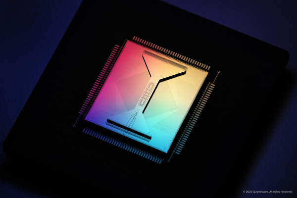 Quantinuum推出业界首款离子阱56量子位计算机，打破关键基准记录 